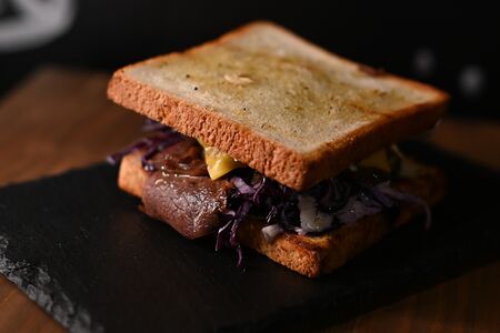 Сэндвич с говяжьим бифштексом