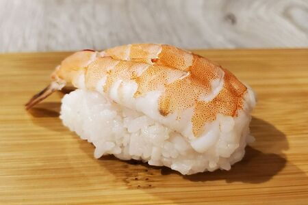 Суши креветка