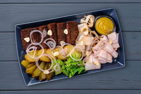 Сало с гренками