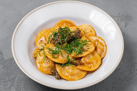 Вареники с печеным картофелем, трюфелем и сморчками