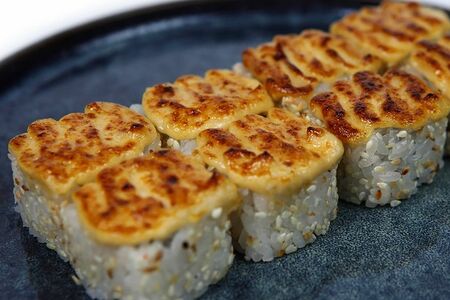 Запеченный ролл Мидии hot