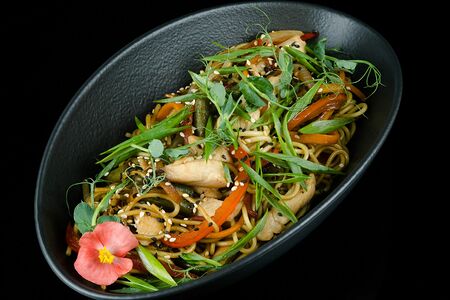 Яичная лапша с курицей