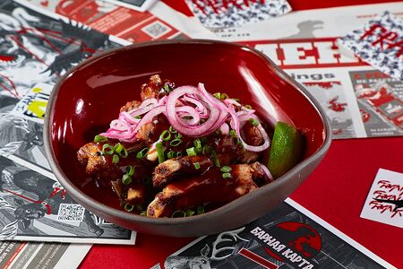 Deep fried ribs c маринованным луком