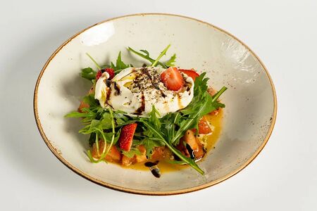 Буратта, томаты, руккола