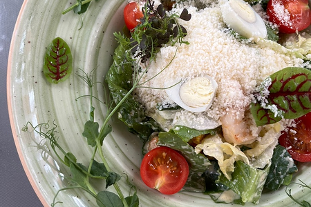 Салат цезарь с креветками 200гр