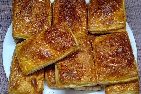 Слойки сахарные