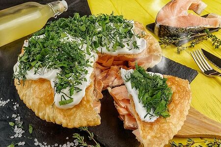 Пирог с красной рыбой