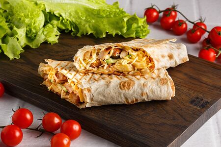 В лаваше со свининой и халапеньо