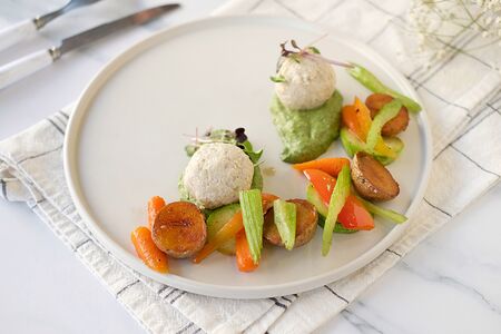 Боул из рубленой индейки с овощным соте