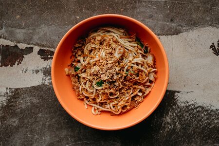 Вок лапша с цыпленком и имбирём