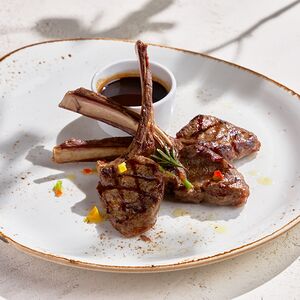 Ребрышки ягненка с гранатовым соусом