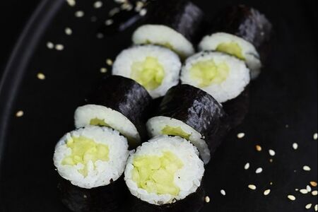 Маки с огурцом