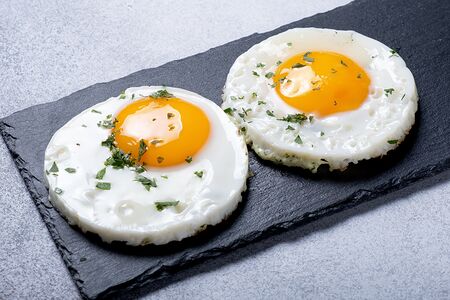 Глазунья с колбасками