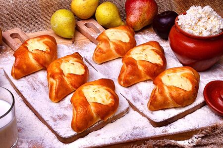 Пирожок с творогом