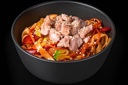 Лапша Удон с курицей в устричном соусе