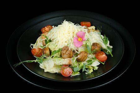 Салат Цезарь с гребешком
