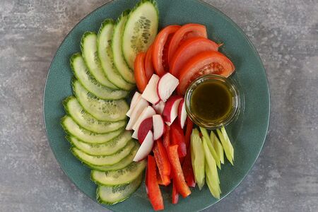 Ассорти из свежих овощей