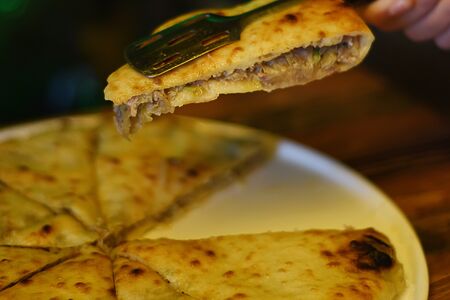 Пирог с мясом и капустой