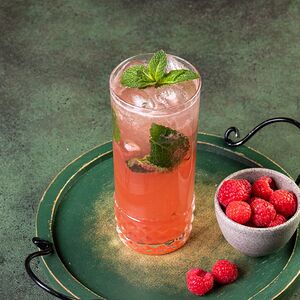 Домашний лимонад Малина-маракуйя