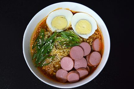 Рамён с сосиской