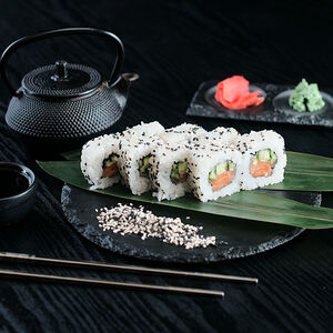 Սաղմոնով և վարունգով ռոլլ