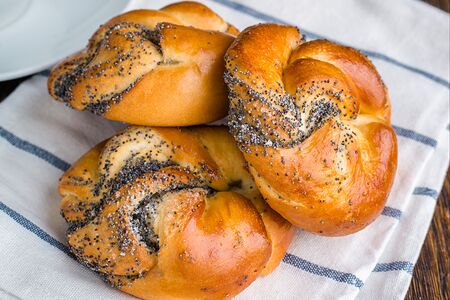 Булочка с маком