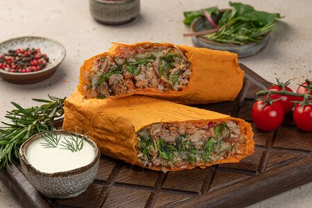Шаурма куриная в сырном лаваше