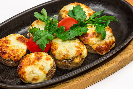 Грибы фаршированные с сыром на кеце