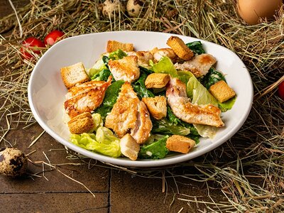 Салат Цезарь с курицей