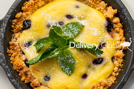 Клафути с черной смородиной