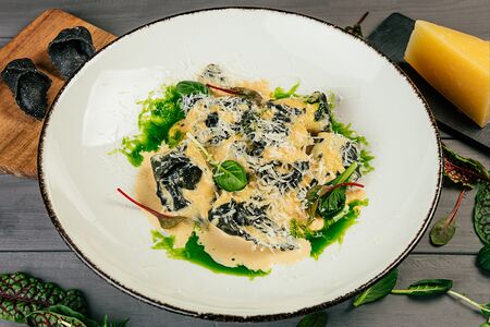 Тортеллини с тигровыми креветками