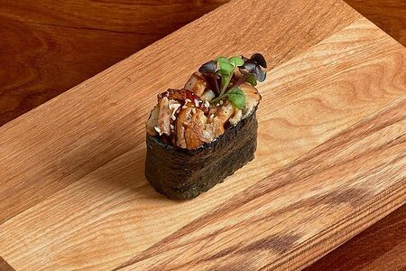 Спайси суши с угрем