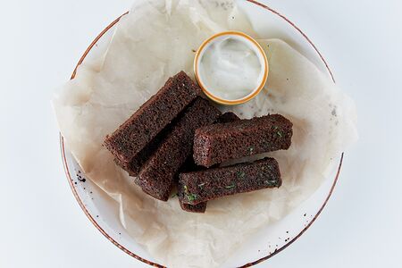 Гренки бородинские с соусом Блю чиз