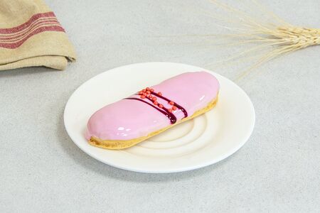 Эклер с малиновым вкусом