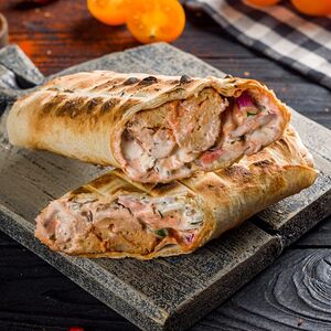 Люля-кебаб куриный с овощами в лаваше