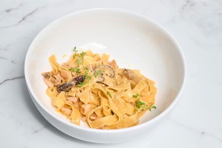 Феттуччине с курицей и грибами шиитаке
