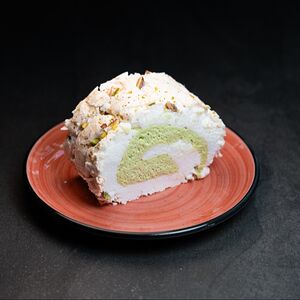 Меренговый рулет с фисташкой