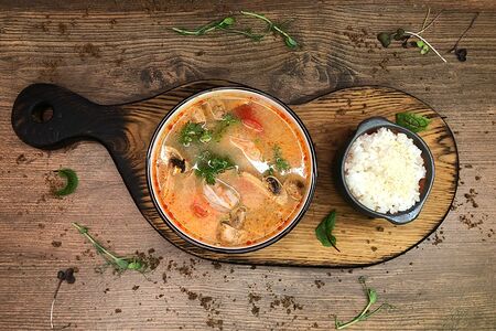 Том ям с тигровыми креветками