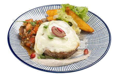 Бифштекс из говядины с овощами