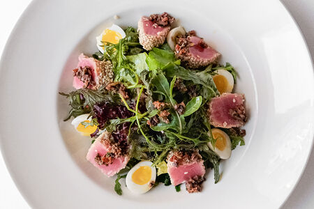 Салат с тунцом и соусом нисуаз