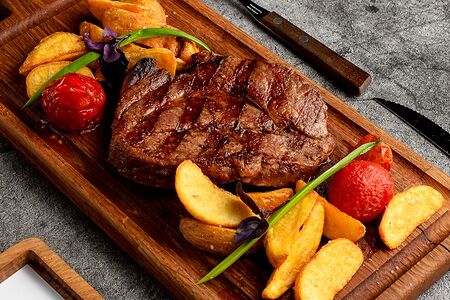 Стейк из cвинoй шеи