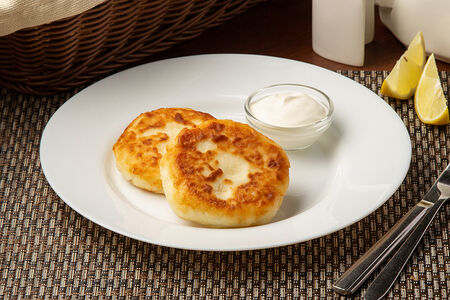 Сырники со сметаной