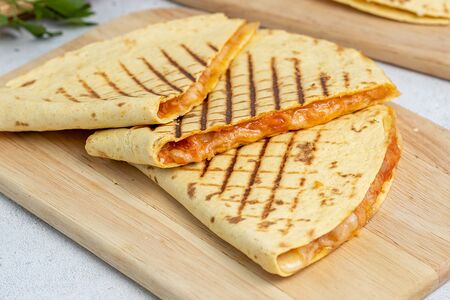 Кесадилья с тигровой креветкой