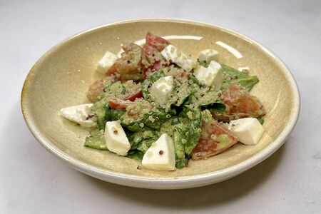 С томатами, базиликом и киноа