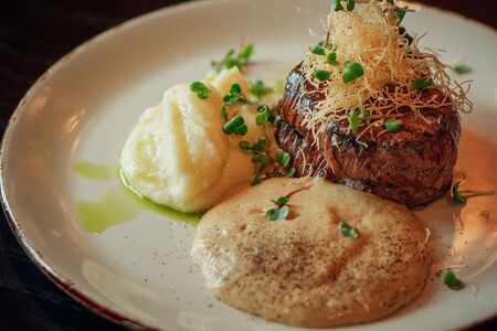 Филе миньон с грибным муссом и картофельным кремом