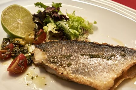 Филе дорадо под соусом вьерж