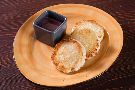 Сырники с черничным муссом