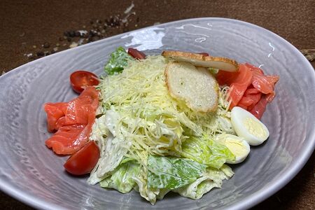 Цезарь с семгой