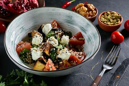 Салат с хрустящими баклажанами