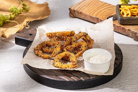 Кольца кальмара в хрустящей панировке с кунжутом